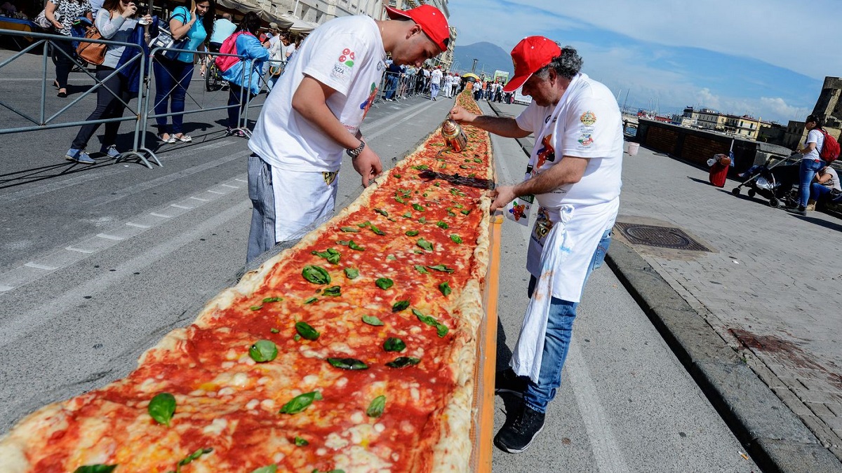 d435a81e73958c89944490d27a68303165 19 worlds longest pizza Упаковка для 50-метровой пиццы на День города в Днепре